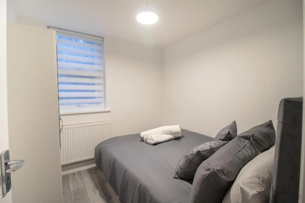 Newly Launched Two Bedroom Apartment By Den Accommodation Short Lets & Serviced Accommodation With Garden London 0*,  United Kingdom