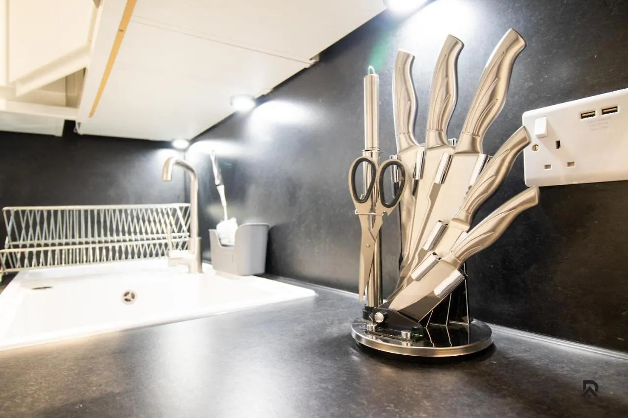 Newly Launched Two Bedroom Apartment By Den Accommodation Short Lets & Serviced Accommodation With Garden London