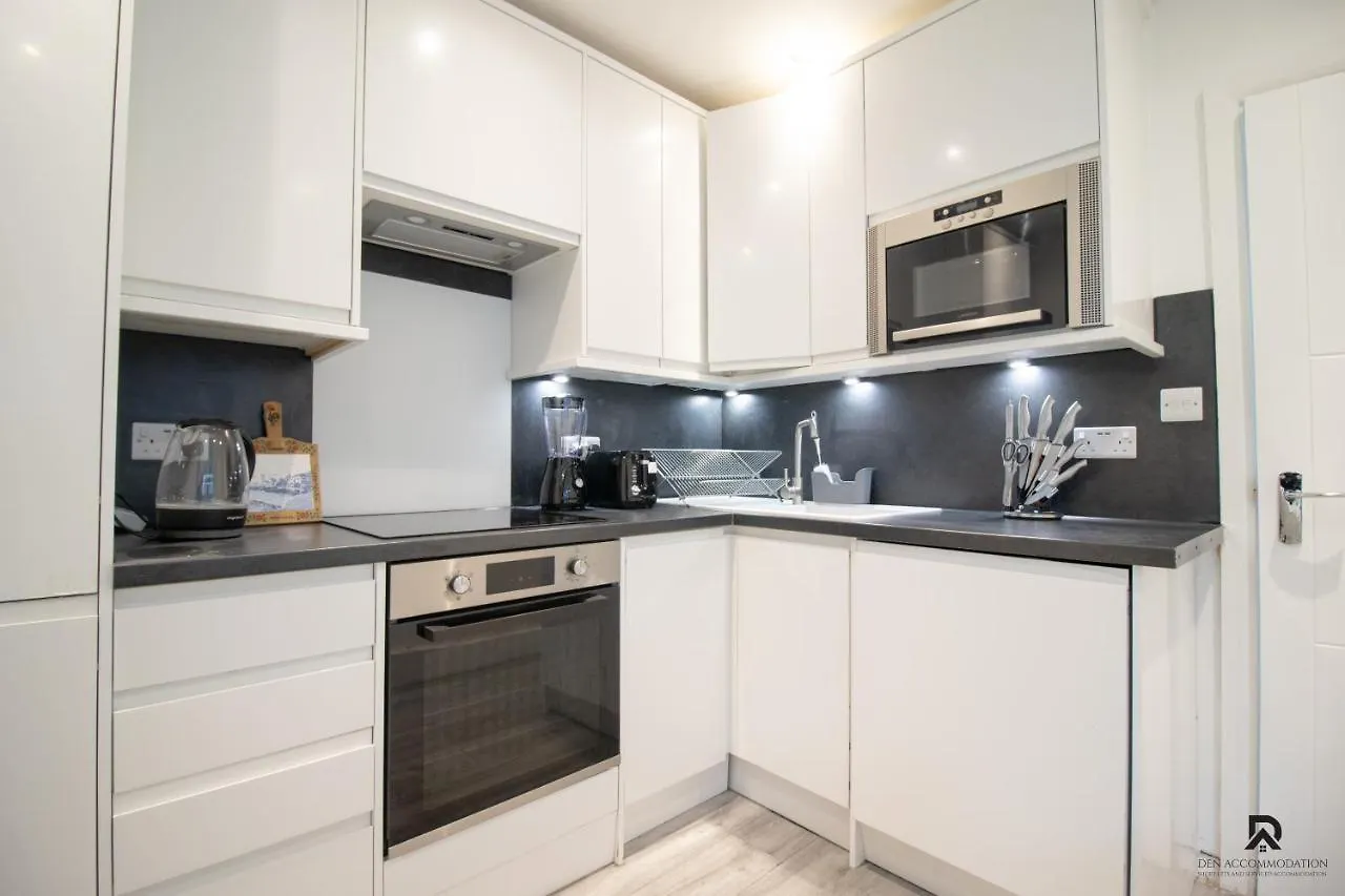 Newly Launched Two Bedroom Apartment By Den Accommodation Short Lets & Serviced Accommodation With Garden London