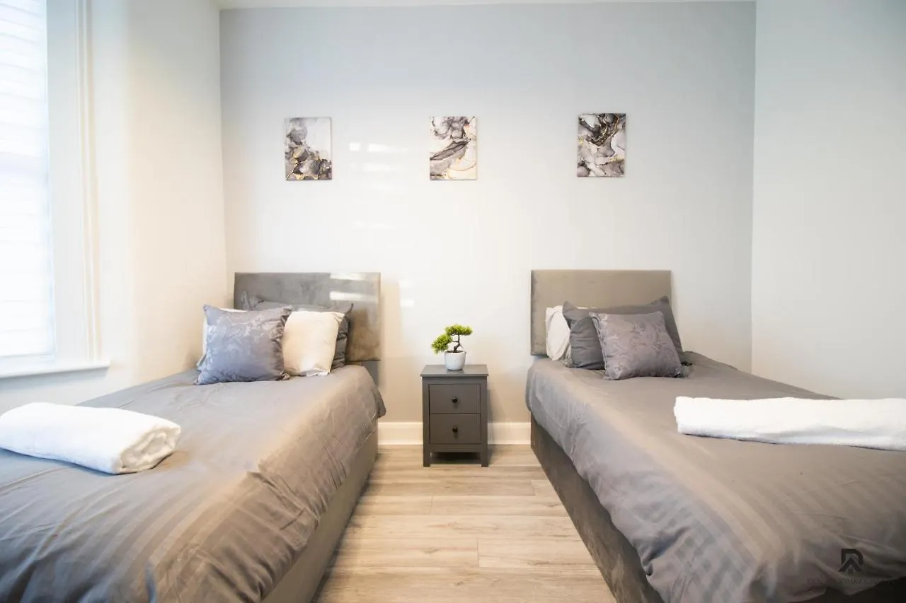 Newly Launched Two Bedroom Apartment By Den Accommodation Short Lets & Serviced Accommodation With Garden London
