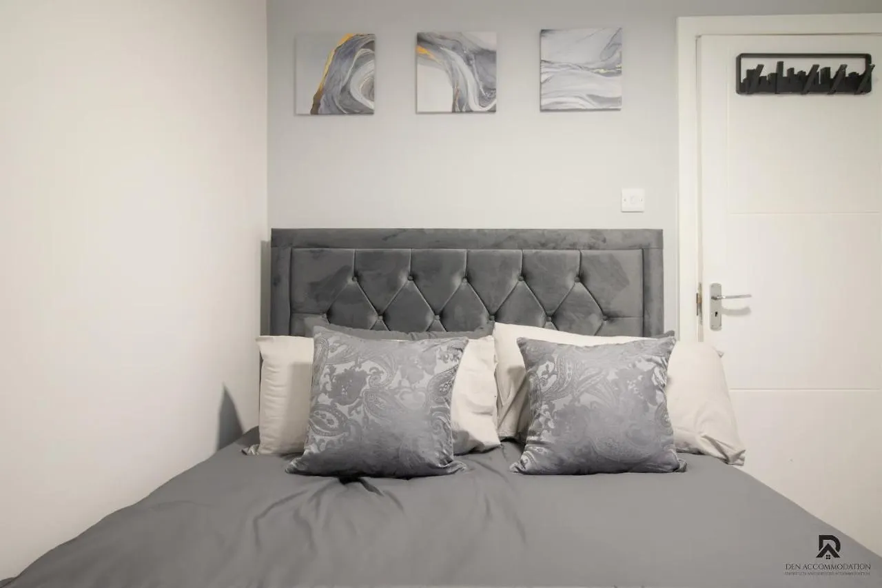 Newly Launched Two Bedroom Apartment By Den Accommodation Short Lets & Serviced Accommodation With Garden London