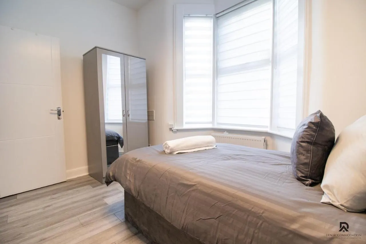 Newly Launched Two Bedroom Apartment By Den Accommodation Short Lets & Serviced Accommodation With Garden London